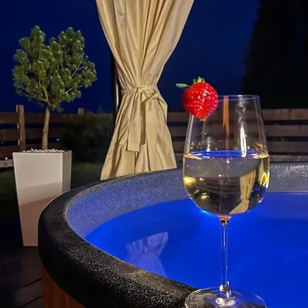 Feriehus Dom Na Zielonym Wzgorzu Z Wlasna Sauna I Jacuzzi